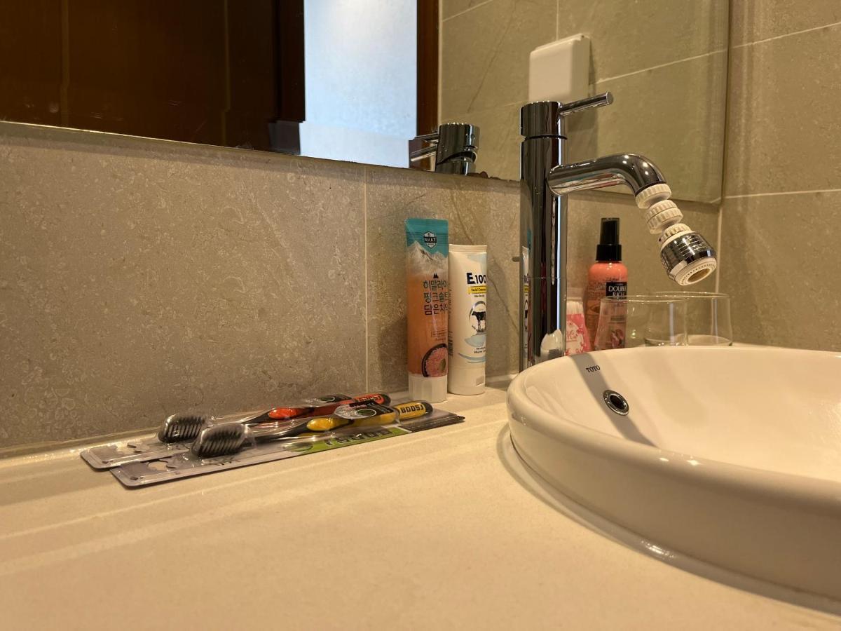 Khách sạn hẻo lánh Premium - Hub